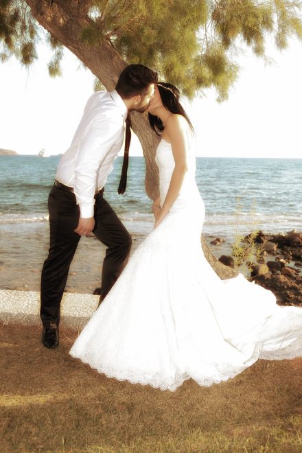 Andreas & Basiliki kiss in the tree