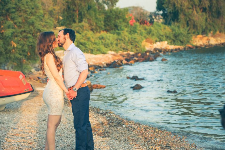 Giannis & Katerina kiss in the beach